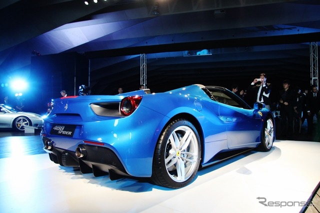 フェラーリ 488 スパイダー