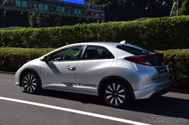 1.0リットル VTEC TURBOエンジンを搭載したホンダ シビック
