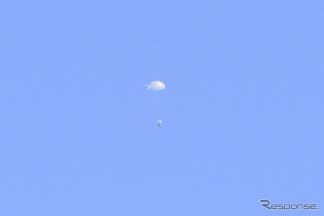 模擬小型回収カプセルによる高空落下試験