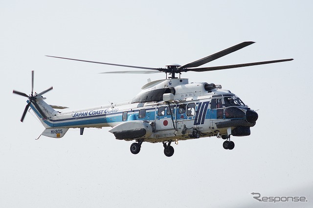 救難展示のため、羽田航空基地から飛んできた「わかわし」、ユーロコプター社製のヘリコプターだ。