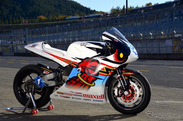 2015マン島TTレース TT Zero Challengeクラス優勝車、TEAM 無限の神電 四(SHINDEN YON)。
