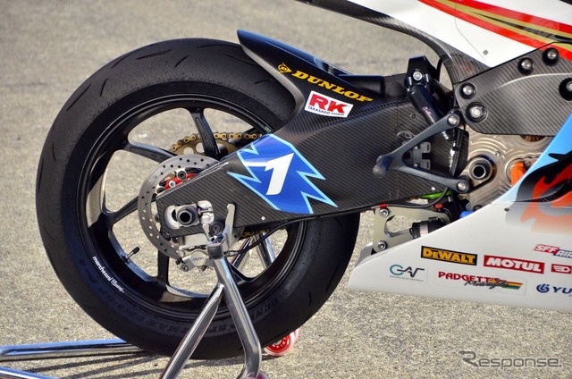チーム無限、マン島EVレース優勝マシン「神電」を披露 1枚目の チーム無限、マン島EVレース優勝マシン「神電」を披露 1枚目の
