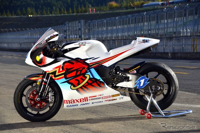 2015マン島TTレース TT Zero Challengeクラス優勝車、TEAM 無限の神電 四(SHINDEN YON)。