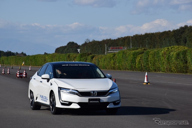ホンダの燃料電池車(FCV)プロトタイプ