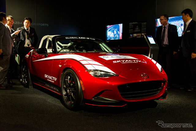 新型マツダロードスターの「グローバルMX-5カップ」参戦マシン(東京モーターショー15)