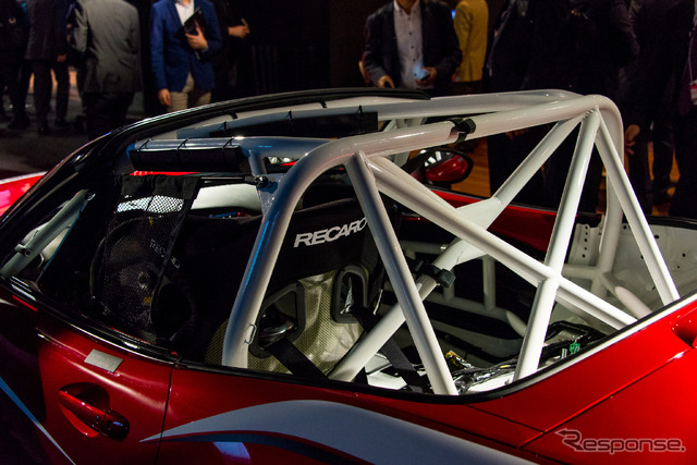 新型マツダロードスターの「グローバルMX-5カップ」参戦マシン(東京モーターショー15)