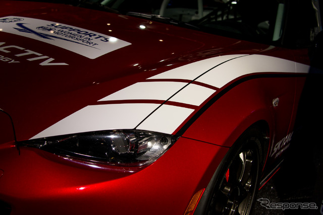 新型マツダロードスターの「グローバルMX-5カップ」参戦マシン(東京モーターショー15)