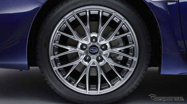 特別装備 245/40R18タイヤ&18インチ 1/2J アルミホイール(ハイラスター塗装)