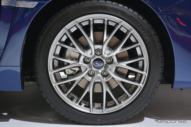 特別装備 245/40R18タイヤ&18インチ 1/2J アルミホイール(ハイラスター塗装)