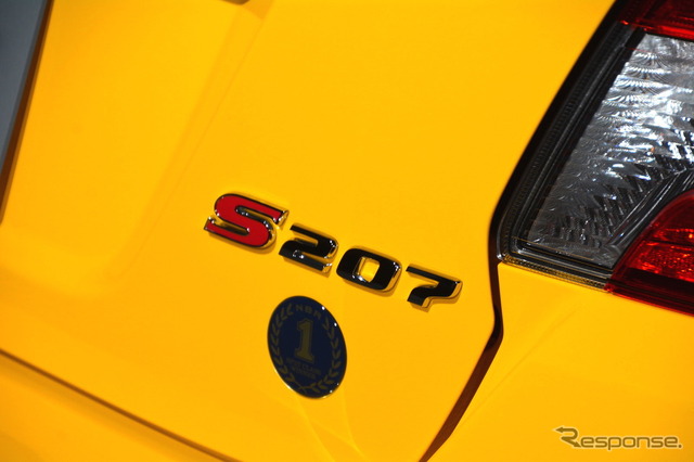 スバル WRX STI S207(東京モーターショー15)