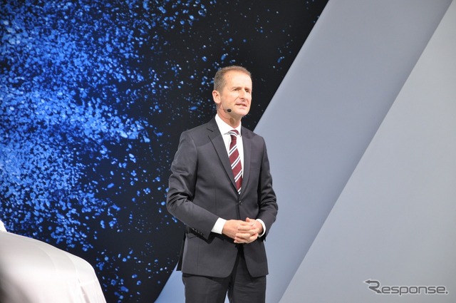 VW乗用車部門トップのヘルベルト・ディース氏(東京モーターショー15)