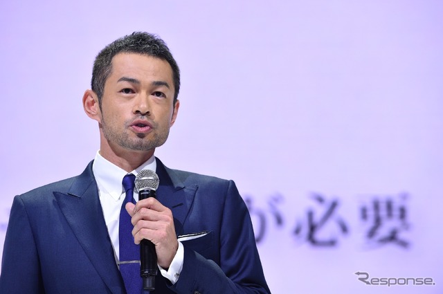 トヨタ豊田社長、イチローとサプライズ共演(東京モーターショー15)