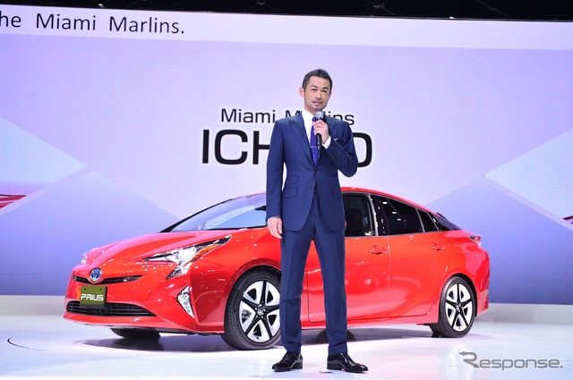 トヨタ豊田社長、イチローとサプライズ共演(東京モーターショー15)