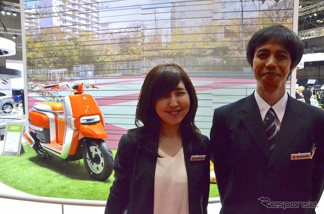 ハスラースクートをデザインしたスズキ二輪事業本部の橋本茉末子さん（写真左）と同社二輪商品企画部の箕浦さん。