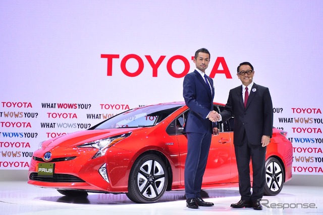 トヨタ豊田社長、イチローとサプライズ共演(東京モーターショー15)
