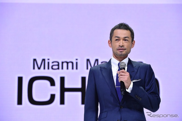 トヨタ豊田社長、イチローとサプライズ共演(東京モーターショー15)