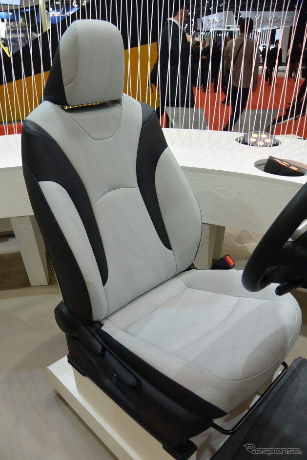 次期型プリウスシート(東京モーターショー15)