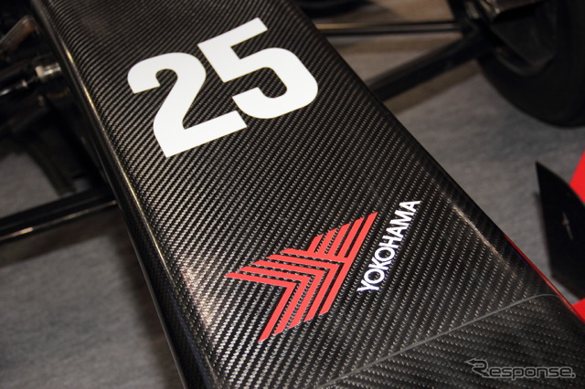 ADVANカラーのスーパーフォーミュラ『SF14』(東京モーターショー15)