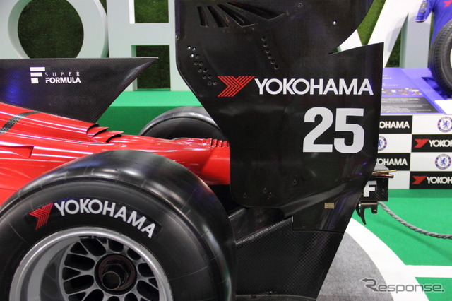 ADVANカラーのスーパーフォーミュラ『SF14』(東京モーターショー15)