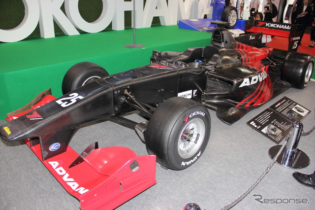 ADVANカラーのスーパーフォーミュラ『SF14』(東京モーターショー15)