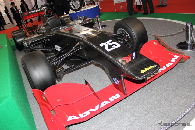 ADVANカラーのスーパーフォーミュラ『SF14』(東京モーターショー15)