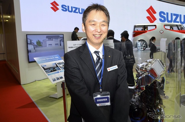 スズキ株式会社 二輪事業部二輪エンジン設計部の柴野 謙氏(東京モーターショー2015)