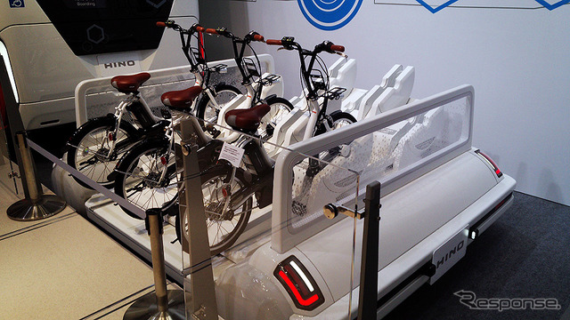 日野自動車が参考出品した『FUEL CELL BUS(フューエル セル バス)』(東京モーターショー2015)