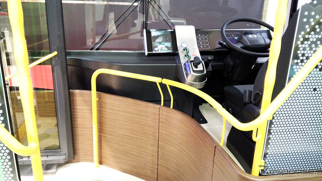 日野自動車が参考出品した『FUEL CELL BUS(フューエル セル バス)』(東京モーターショー2015)