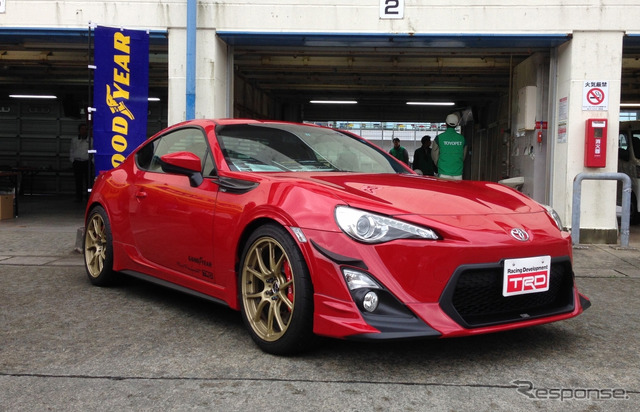 TRDパーツ装着デモカー