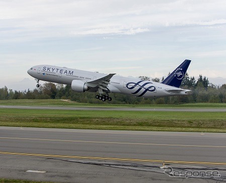 ボーイング、ガルーダ・インドネシア航空にスカイチームのロゴを塗装した777-300ERを納入