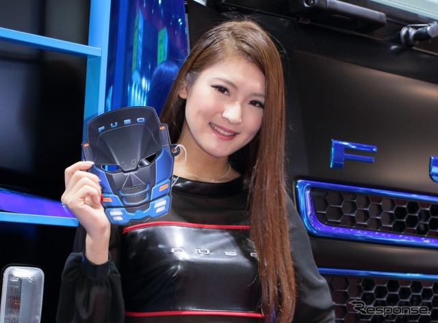 三菱ふそうブースから(東京モーターショー15)