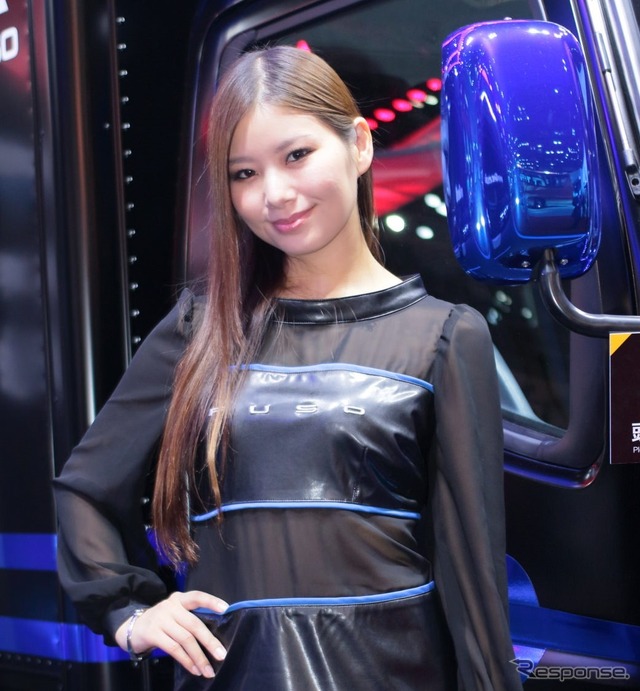 三菱ふそうブースから(東京モーターショー15)