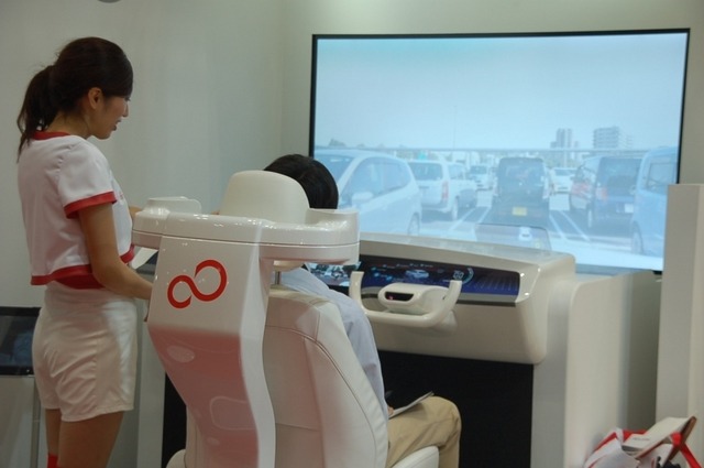 富士通ブースで近未来のドライブを体感!…東京モーターショー2015