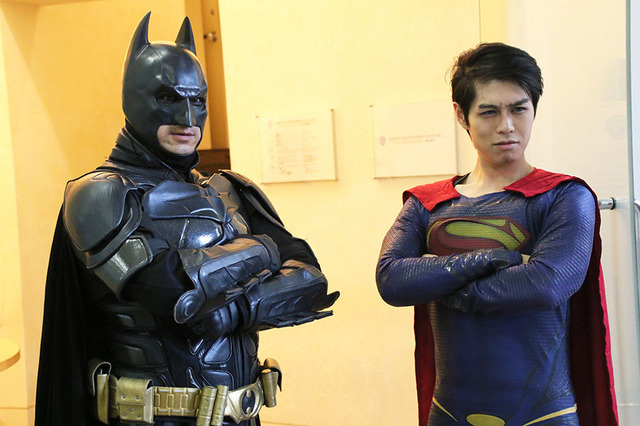 『バットマン VS スーパーマン ジャスティスの誕生』ゴミ拾いパレード