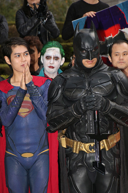 『バットマン VS スーパーマン ジャスティスの誕生』ゴミ拾いパレード