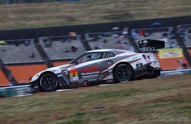 SUPER GT 第7戦、GT300クラス優勝の#3 GT-R。