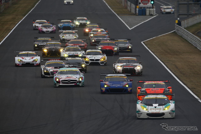 GT300のスタートシーン。