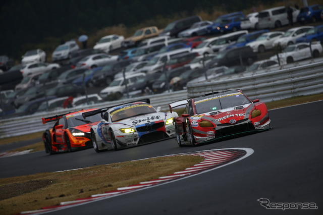 #31 プリウス(写真先頭)にとっては残念なレースに。