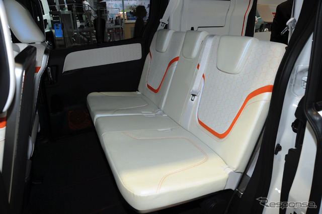 トヨタ車体 ノア アクティブ クロス(東京モーターショー15)