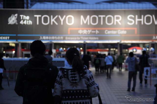 平日も賑わいをみせている東京モーターショー2015