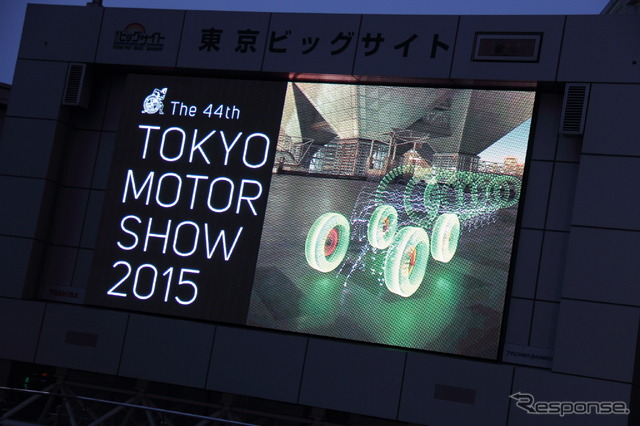 平日も賑わいをみせている東京モーターショー2015