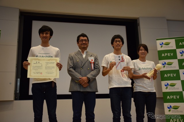 最優秀賞を受賞した京都工芸繊維大学のチームNasawopolus