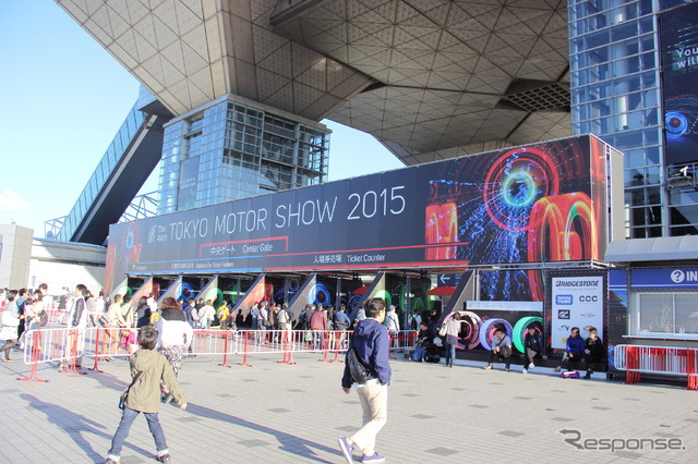 祝日の11月3日には10万人が来場した東京モーターショー2015