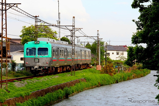 ゲームでは700形を運転できる。写真は中央前橋駅付近を走る上毛電鉄700形。