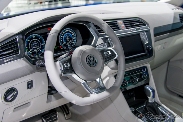 VW ティグアンGTE(東京モーターショー15)