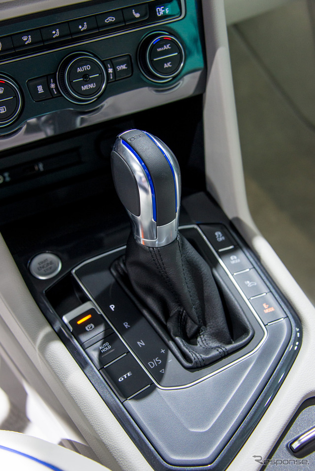 VW ティグアンGTE(東京モーターショー15)