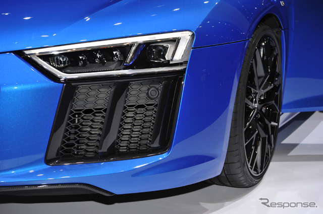 アウディ R8 V10プラス(東京モーターショー15)