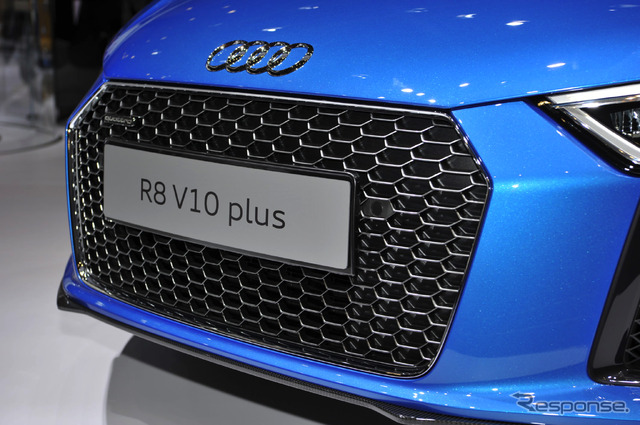 アウディ R8 V10プラス(東京モーターショー15)