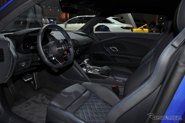 アウディ R8 V10プラス(東京モーターショー15)