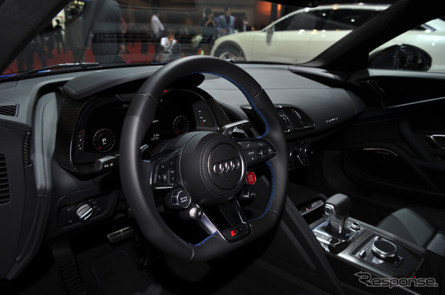 アウディ R8 V10プラス(東京モーターショー15)
